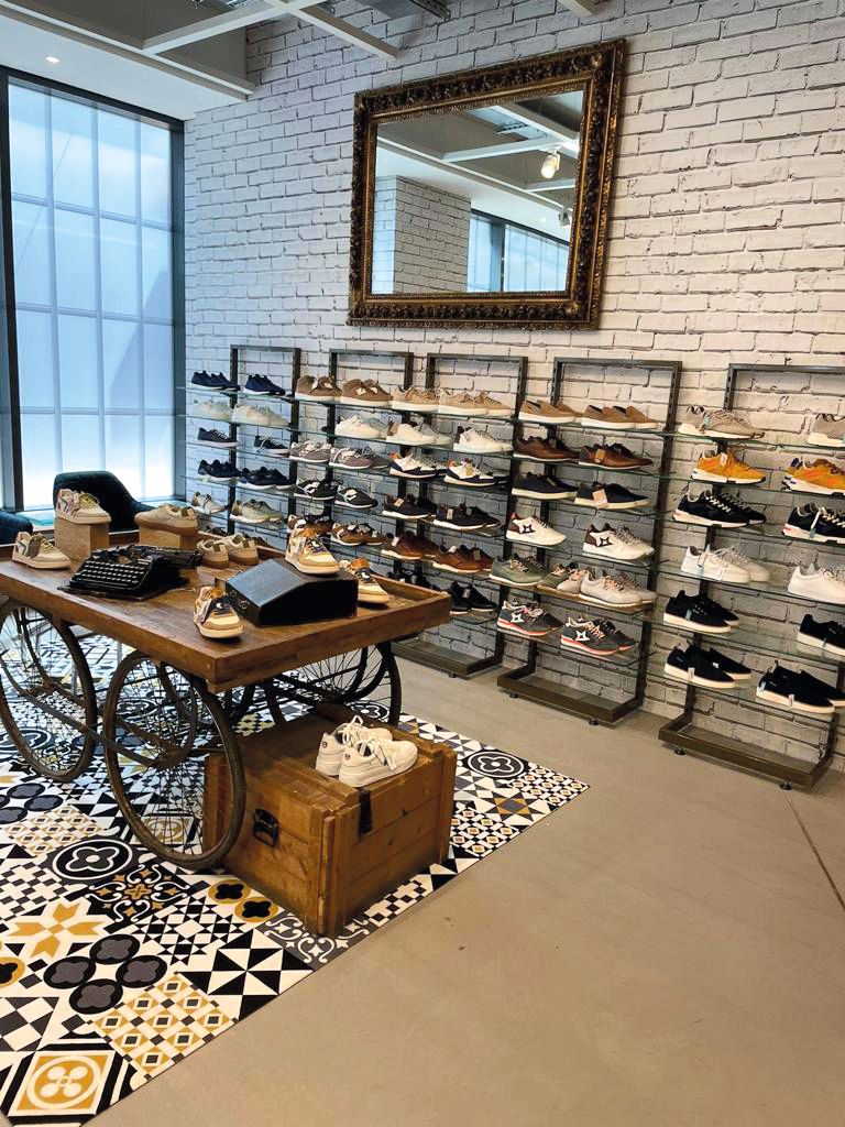 Modische Schuhe und ein edles Ambiente: Das Stammhaus Höber (Foto: Schuhhaus Höber)