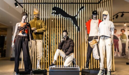 Der neue Puma-Showroom in Wien. Im Hintergrund: Das Puma-Logo (Foto: Puma)