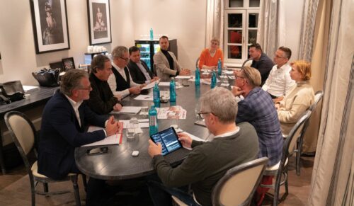 Auf schuhkurier-Einladung trafen sich Vertreter aus Industrie und Handel zum ergebnisoffenen Austausch. (Foto: Leon Spanier)