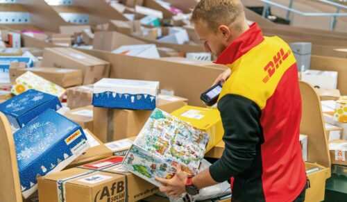 Das Weihnachtsgeschäft ist besonders umkämpft und stellt auch Marken und Händler vor Herausforderungen. (Foto: DHL)