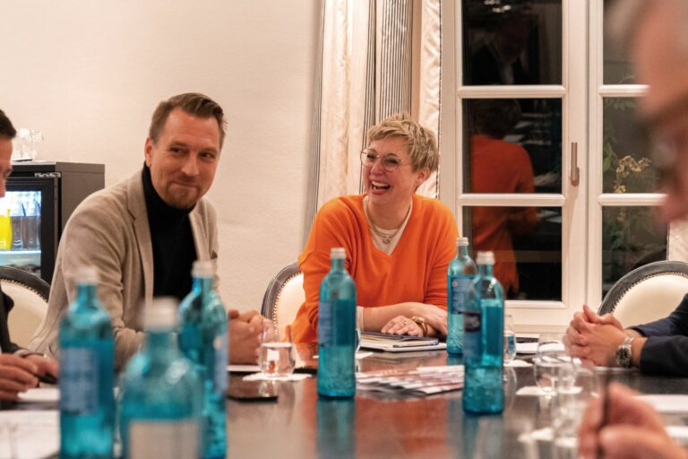 Ingo Hänel, Schuhhändler aus Römerstein, und Britta Goertz, Schuhhändlerin aus Lübbecke (Foto: Leon Spanier)