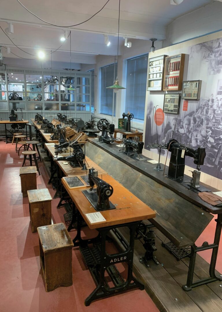 Schön entwickelte 1950 die weltweit erste hydraulische Schwenkarmstanze. (Foto: Moritz Weber-Schön)