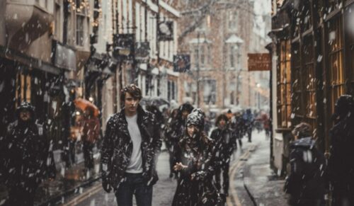 Weihnachtsshopping 2022 (Foto: Unsplash/Jason King)