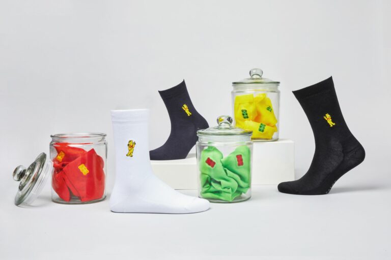 Auch neutralere Farben mischen sich in die neue Kollektion. (Foto: Falke)