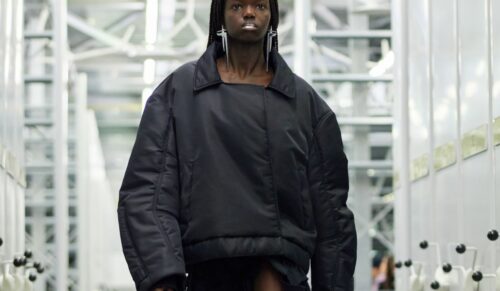 Eine Kreation der dänischen Designerin Sia Arnika auf der Berlin Fashion Week. (Foto: Finnegan Godenschweger)