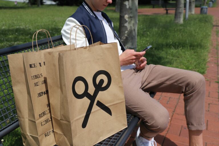 Repair Rebels kümmern sich um Schuhe um Kleidung von überall. (Foto: Repair Rebels)