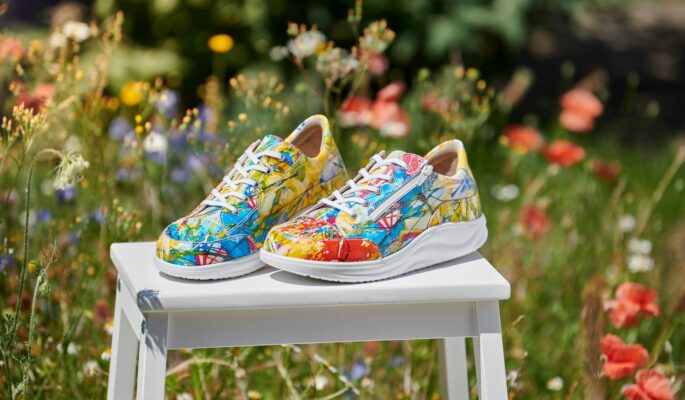 Mit farbenfrohen Anzeigen will Finn Comfort sich deutlicher im Bequemschuh-Markt positionieren. (Foto: Finn Comfort)