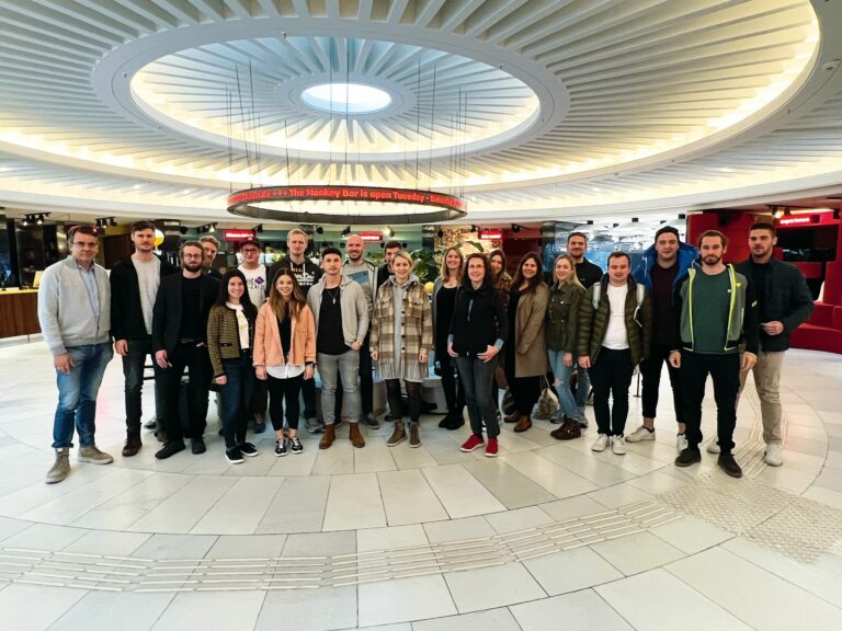 Regelmäßig treffen sich junge Unternehmer aus dem Kreis der GMS-Händler zum Erfahrungsaustausch. (Foto: GMS)