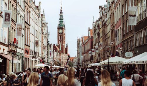 Vor allem die höheren Umsatzklassen konnten im zweiten Pandemiejahr aufholen. (Foto: Freestocks)