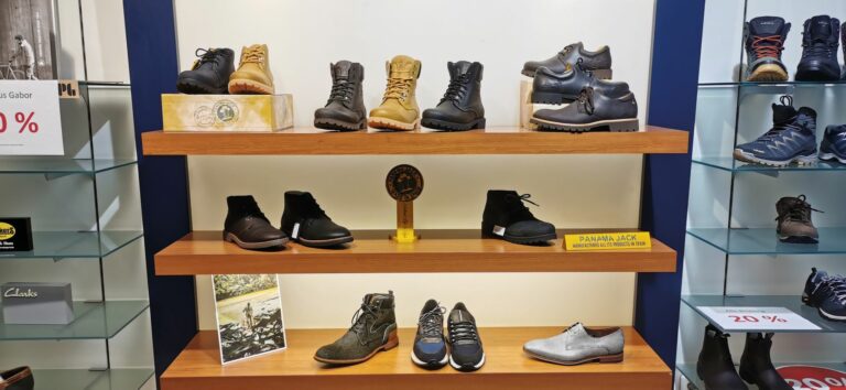Zwar bleibt der schwarze Schnürer der Klassiker, bei Roland Herrenschuhe bietet man jedoch ein abwechslungsreiches Sortiment an. (Foto: Redaktion)