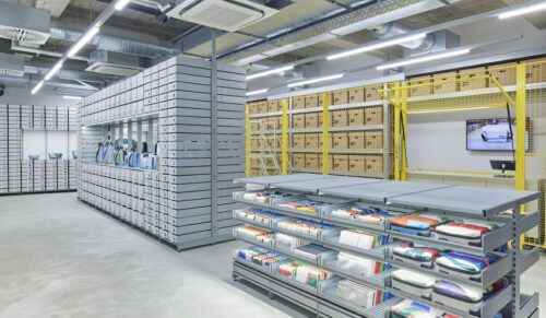Ganz im Industrie-Look gehalten: der neue Freitag-Store in Frankfurt. (Foto: ND Studio)