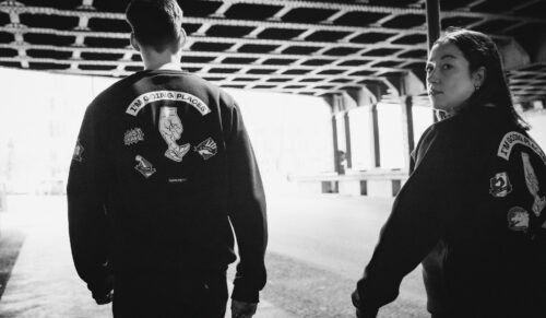 Hikmet Sugoer designt Sweater für die Agentur Achtung. (Foto: Achtung)