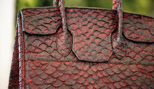 Inversa produziert Leder von invasiven Tieren. Das Leder ist robust und erlaubt außergewöhnliches Design. (Foto: Inversa)