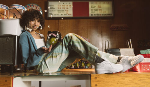 Wenn der Frühling kommt, stylen sich die Frauen mit neuen Reebok Silhouetten. (Foto: Reebok)