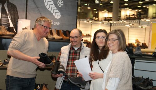 Konzentriertes Arbeiten beim Pius Gabor-Stand auf der SABU Trends & Fashion. (Foto: SABU)