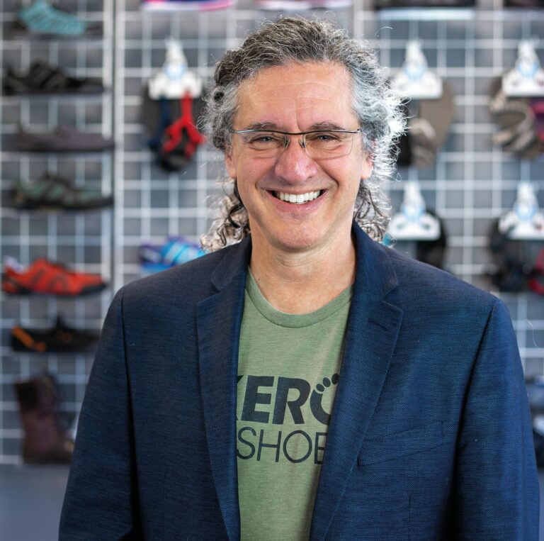 Inspiriert durch den 2009 veröffentlichten Bestseller Born to Run, gründete Steven Sashen einen der ersten Barfußschuhhersteller. (Foto: Xero Shoes)