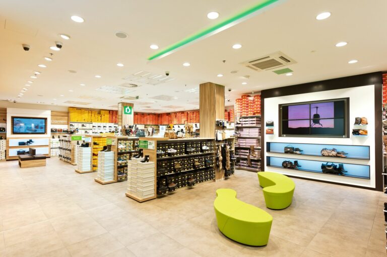 Moderne Optik und sanfte Farbwelten sind typisch für die neue Store-Generation. (Foto: Deichmann