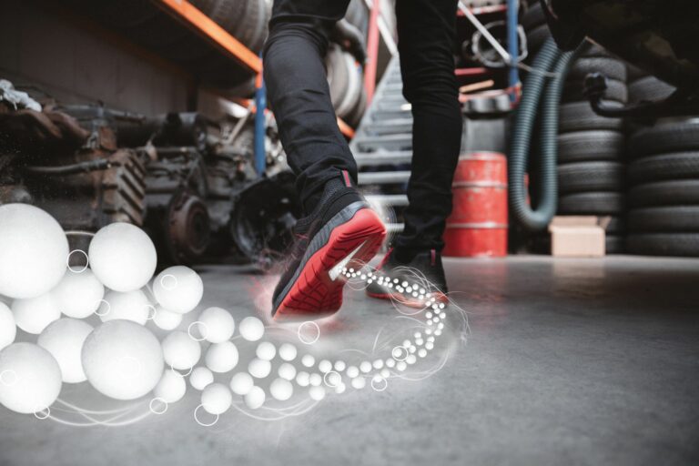 Schuhe von Elten werden den 
Anforderungen verschiedener 
Berufsgruppen gerecht. (Foto: Elten)