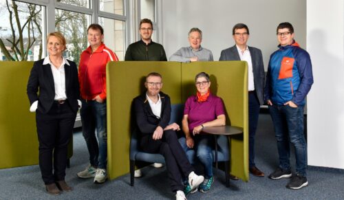 Der neue Sport 2000-Beirat besteht aus Ralf Meyer, Andreas Schneider, Martin Schwarz, Matthias Grevener, Jost Wiebelhaus und Kerstin Kremer. Mit auf dem Bild sind Margit Gosau (Geschäftsführerin Sport 2000) und Dominik Solleder (Geschäftsführer Sport 2000). (Foto: Sport 2000)