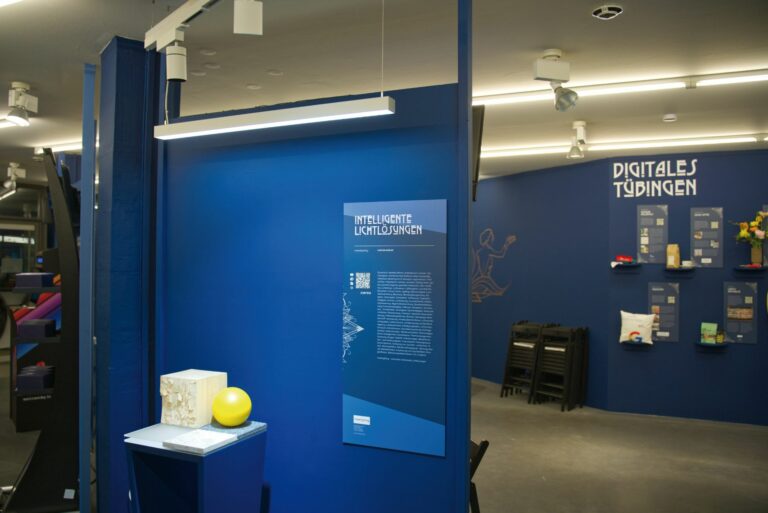 Mit einer neuen Lichtstimmung kann ein Geschäft auf völlig neue Art inszeniert werden. Dementsprechend sind auch Lichtlösungen Teil der Ausstellung. (Foto: Acameo)