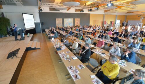 Von den Neurowissenschaften bis zum Polyurethan, von positiven Emotionen bis zum Zukunftskonzept: Das Bequemschuhsymposium in Zeulenroda bot ein breites Spektrum an Themen und neuen Impulsen. (Foto: Volkmar Heinz)