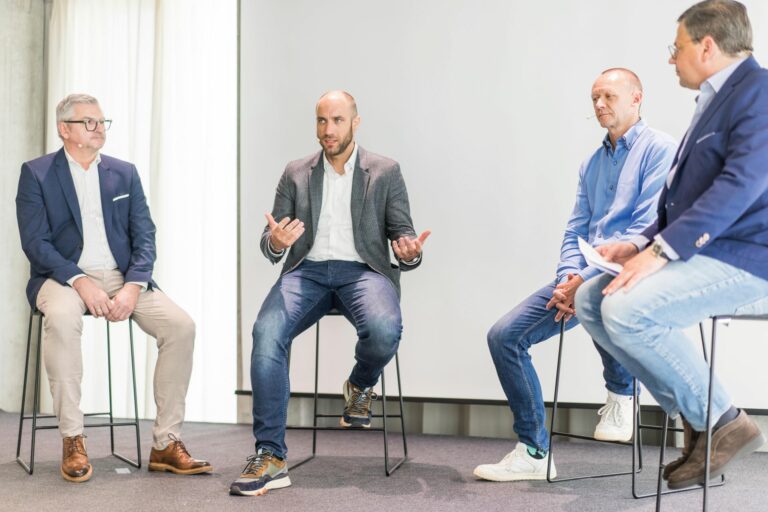 Diskussionsrunde über die Chancen, die ein EDI-Austausch mit sich bringt (Foto: Euijae Kim)