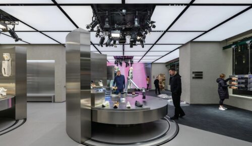 On-Schuhe wird es künftig vorwiegend beim Spezialisten 
oder in eigenen Stores, wie hier in der Regent Street in London, geben. (Foto: On)