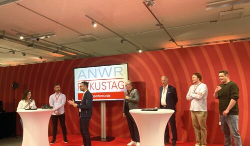Beim ANWR-Fokustag gab es neben Austausch an den Ständen auch eine Expertenrunde über Nachhaltigkeit im Schuhhandel, Kundenbindung, Marketing und Sicherheitsschuhe. (Foto: Redaktion)