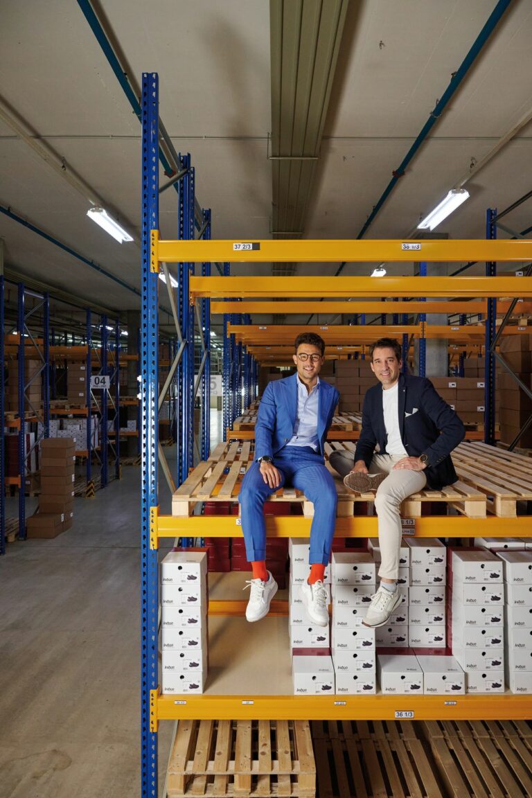 Karl Müller (links) und Claudio Minder arbeiten schon seit längerem als Geschäftsführer zusammen. Jetzt wollen sie das fusionierte Unternehmen Kybun Joya in die Zukunft führen. (Foto: Kybun Joya)