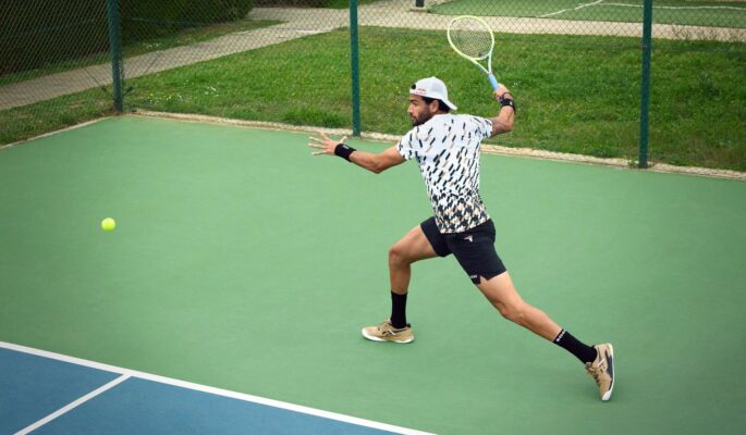 Gemeinsam mit Boss und Tennis-Spieler Matteo Berrettini hat Asics eine Variante des Gel-Resolution vorgestellt. (Foto: Asics)
