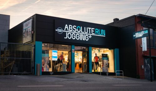Die Außenfassade des neuen Absolute Run Stores im belgischen Lüttich. (Foto: Sport 2000)