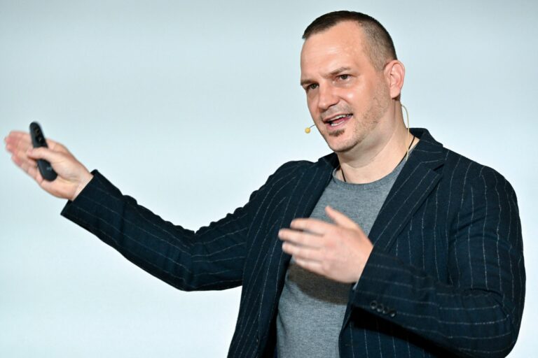 Der Autor Dr. Nico Rose ist davon überzeugt, dass alle Emotionen – positive und negative – wichtig für die persönliche Entwicklung sind. (Foto: Volkmar Heinz)