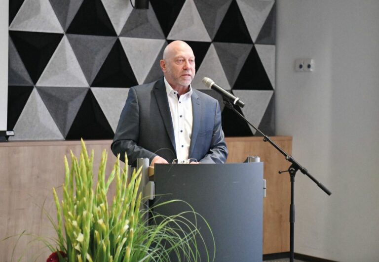 SABU-Vorstandssprecher Ulrich Rau berichtet vom Ergebnis der Gesellschaften. (Foto: SABU)