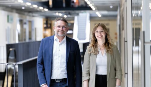 Michael Decker, Geschäftsführer der ANWR Media, und Jacqueline Reiling, Product Owner Avendu (Foto: ANWR Media)