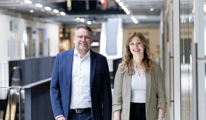 Michael Decker, Geschäftsführer der ANWR Media, und Jacqueline Reiling, Product Owner Avendu (Foto: ANWR Media)