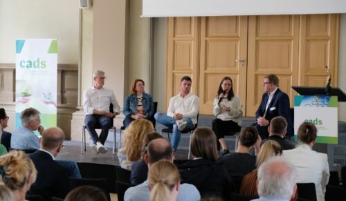 Die Schuhbranche diskutierte während der Versammlung über die Vorteile von Siegeln und darüber, wie weit die Mitgliedsunternehmen sind.  (Foto: Cads)
