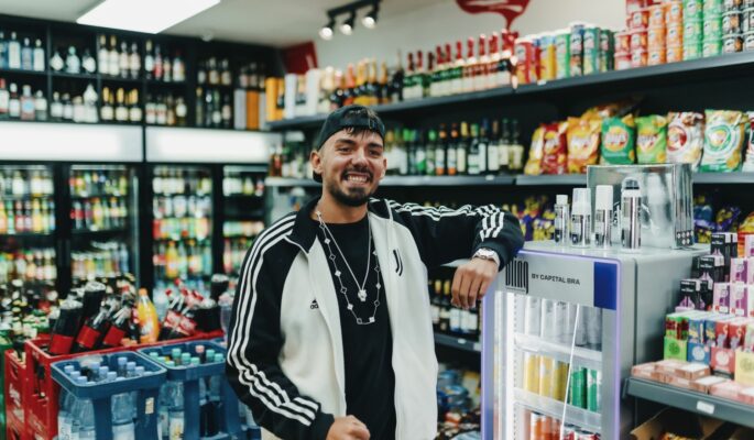 Gemeinsam mit Rapper Capital Bra hat der Reinigungshersteller Cleangang einen Sneakerreiniger entwickelt. (Foto: Cleangang)