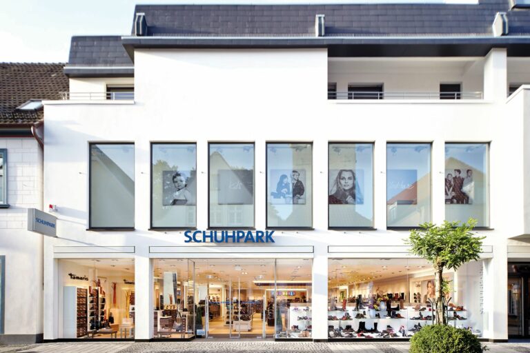 Seit 2019 gehören 70 Filialen des westfälischen Filialunternehmens Schuhpark zum Kienast-Portfolio. (Foto: Kienast)