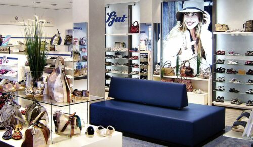 Schuhmode für die ganze Familie. Hier die Damenschuhe, die 60% des Sortiments ausmachen. (Foto: Schuhhaus Sjut)