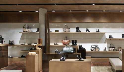 Die Damenschuhabteilung im süddeutschen Modehaus Garhammer (Foto: Blocher)