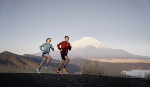 In der Asics-Kampagne zur Herbst/Winter-Kollektion steht der Fuji im Mittelpunkt. (Foto: Asics)