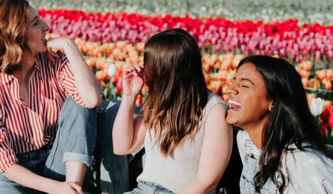 Auch in der Damenschuhmode freut man sich auf den nächsten Sommer. (Foto: Priscilla du Preez/ Unsplash)