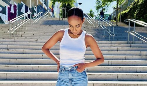 Die TV-Moderatorin Hadnet Tesfai ist Teil des Clarks Collective Germany. (Foto: Clarks)