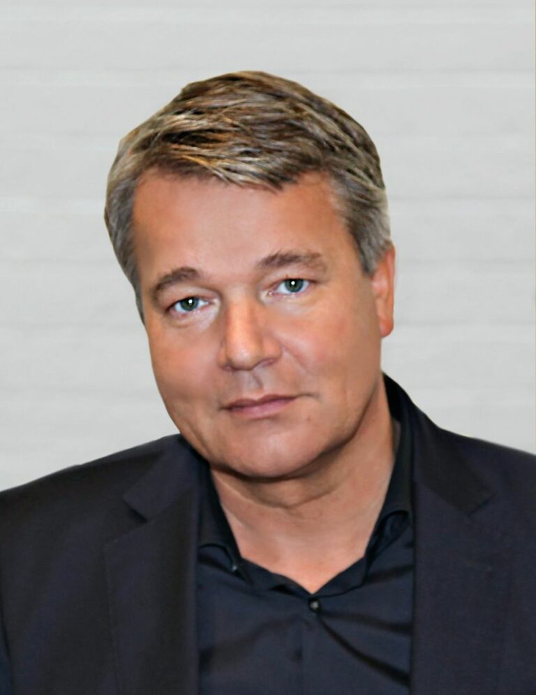 Claus Gese von der Handelsagentur Gese Consulting übernimmt den Vertrieb der Marke Freude für den DACH-Raum und stellt die Schuhe auf der Messe Shoes Düsseldorf vor. (Foto: Freude)