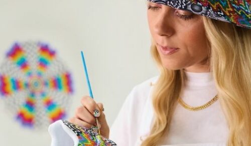 Künstlerin Jen Stark kooperiert mit Skechers (Foto: Skechers)
