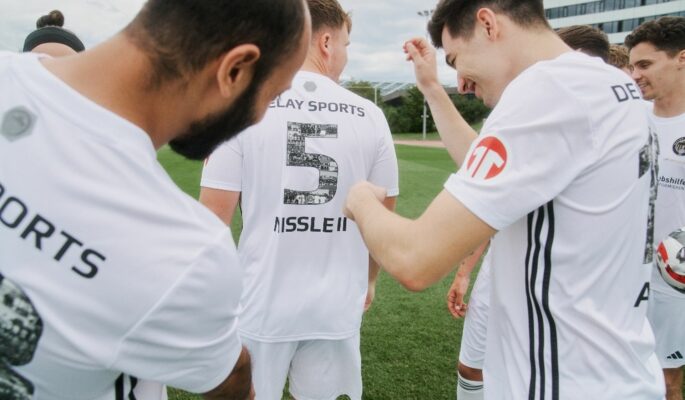 Die neuen Designs von 11teamsports und Adidas für den Amateurclub Delay Sports Berlin. (Foto: 11teamsports)