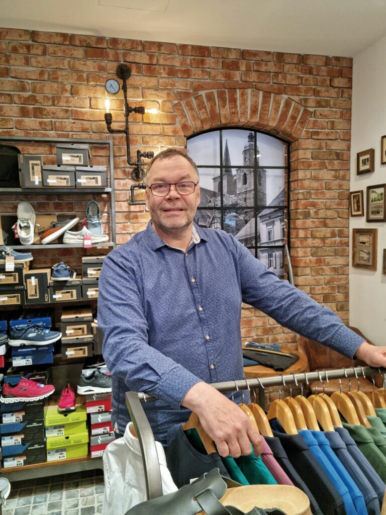 Im Schuhhaus Salmann von Steffen Staedtler wird auch bei formeller Mode auf
Komfort geachtet. (Foto: Schuhhaus Salmann)