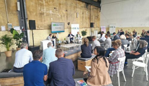 Pressekonferenz im Rahmen der Messe Shoes in Düsseldorf: Unter anderem informierte HDS/L-Hauptgeschäftsführer Manfred Junkert über die aktuellen Entwicklungen der Schuhindustrie. (Foto: Igedo)