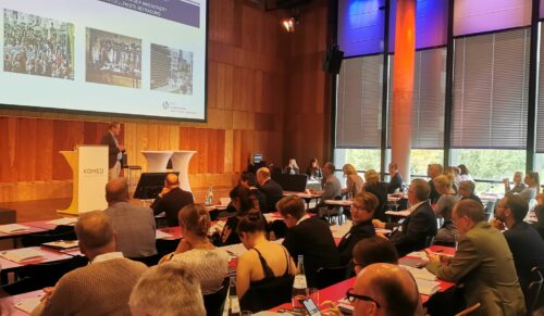 Rolf Pangels zeigt auf dem BTE-Kongress in Köln, wie es um die deutschen Innenstädte steht. (Foto: Redaktion)