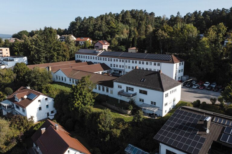 Das Werksgelände von Florett über den Dächern von Cham in der Oberpfalz. (Foto: Florett)